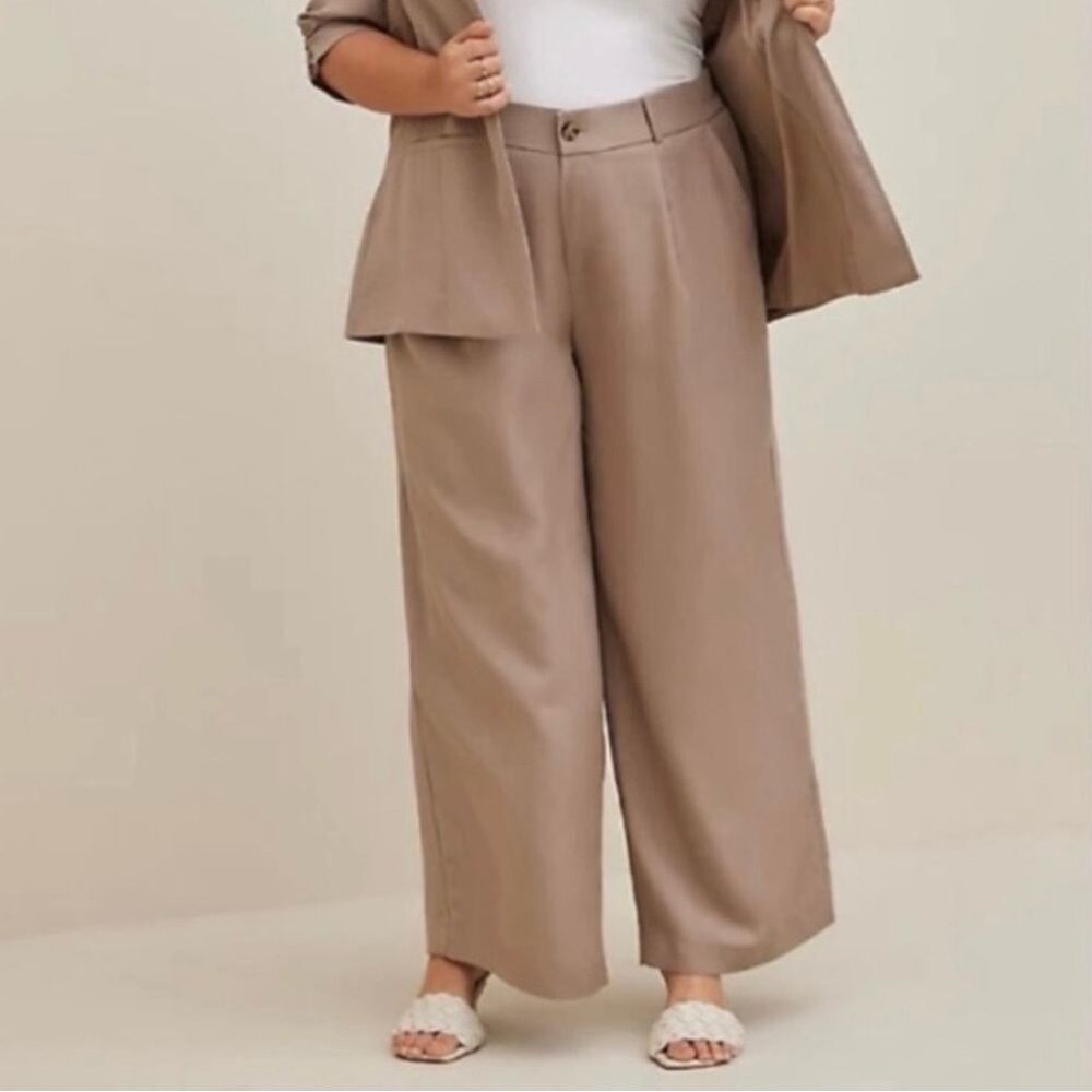 Torrid Women’s Linen Blend Pant Wide Leg High Pant Rise Size 12R. NWT